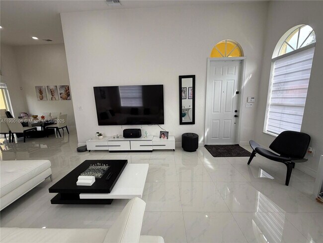 Photo - 2330 SW 132nd Wy