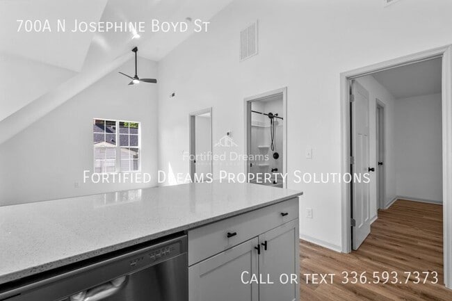 Photo - 700 N Josephine Boyd St
