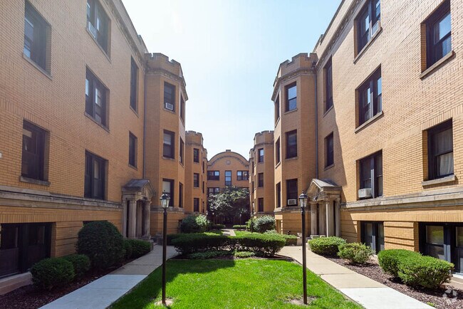 Building Photo - 2418 N Sawyer Ave Rental