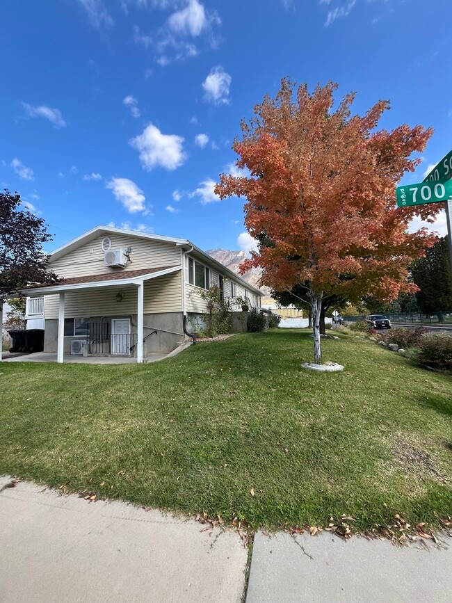 Front Yard - 723 E 600 S Unit 723 E