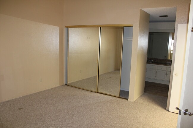 Photo - 3882 Radcliffe Ln Unit NA