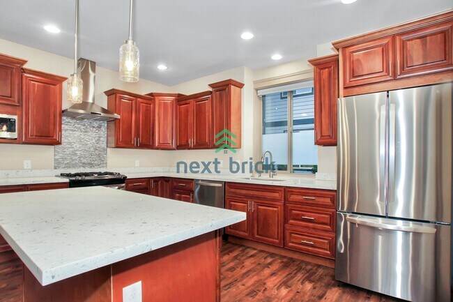 Photo - 4 BED & 2.5 BATH TOWNHOUSE FOR RENT