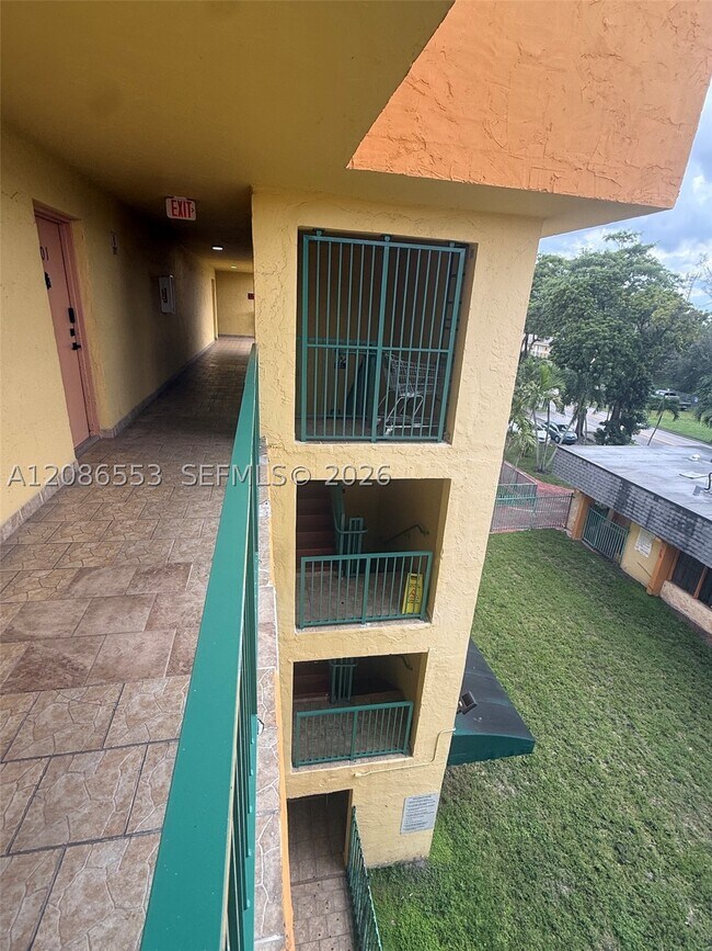 Photo - 606 W 81st St Unit 405