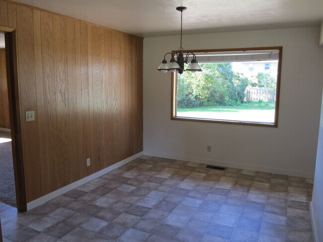 Photo - 3 Bedroom House in Burlington