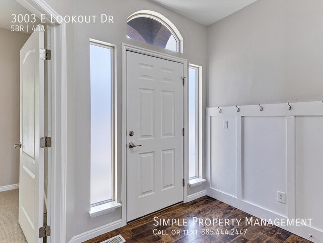 Photo - 3003 E Lookout Dr