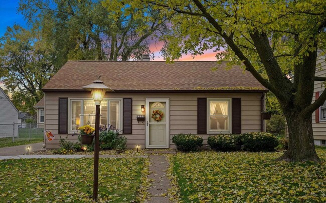 Adorable 2 bed 1 bath in Rock Island! - Adorable 2 bed 1 bath in Rock Island! Casa