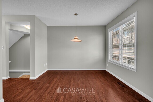 Photo - 655-655 Tamarack Rd NW