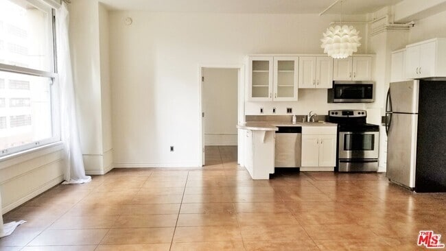 Building Photo - 215 W 7th St Unit 307 Rental