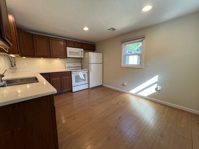 Photo - Centrally located one bedroom, one bath house | Available April