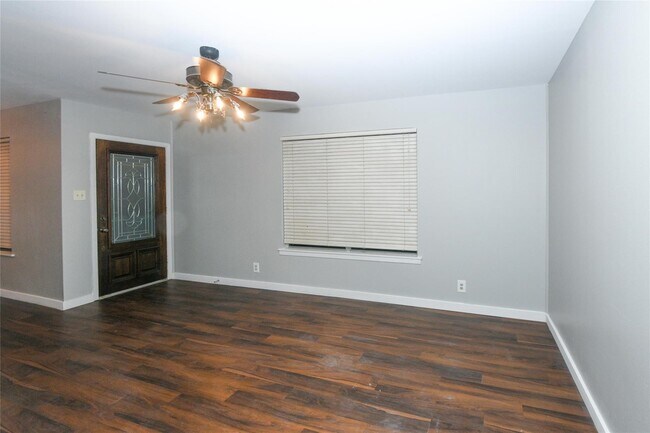 Photo - 204 E 18th St