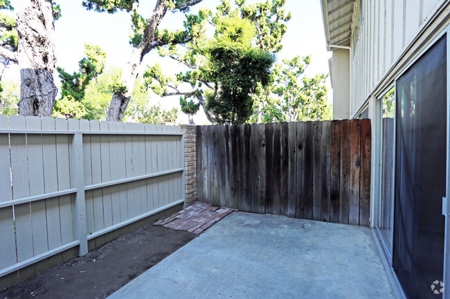 Fullerton Townhouse Apartments