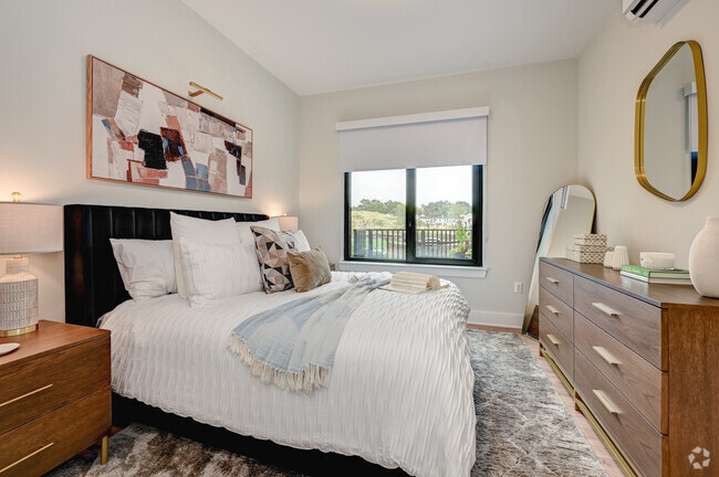 1BR, 1BA - 723SF - Bedroom