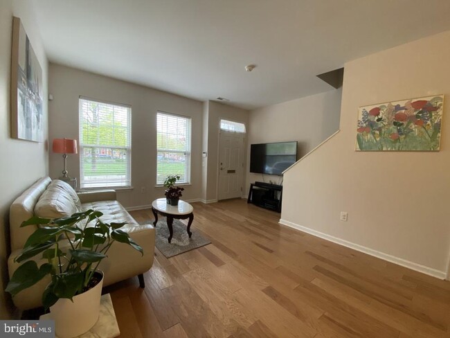 Building Photo - 1213 Clymer St Rental