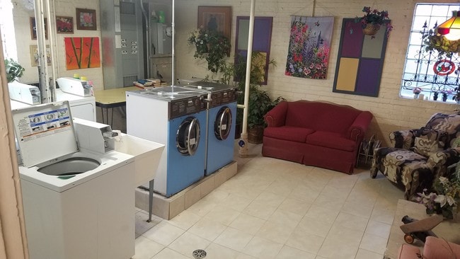 Photo - Evelyn Apartments