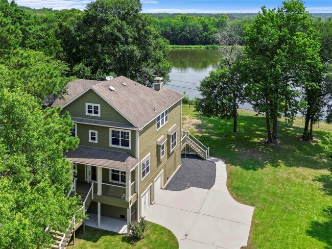 Photo - 401 Brook Hollow Dr