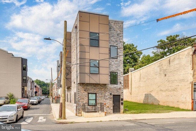 Building Photo - 1225 W Dauphin St Unit C