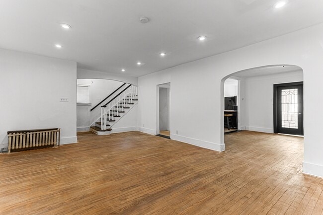 4357 Fullerton Ave