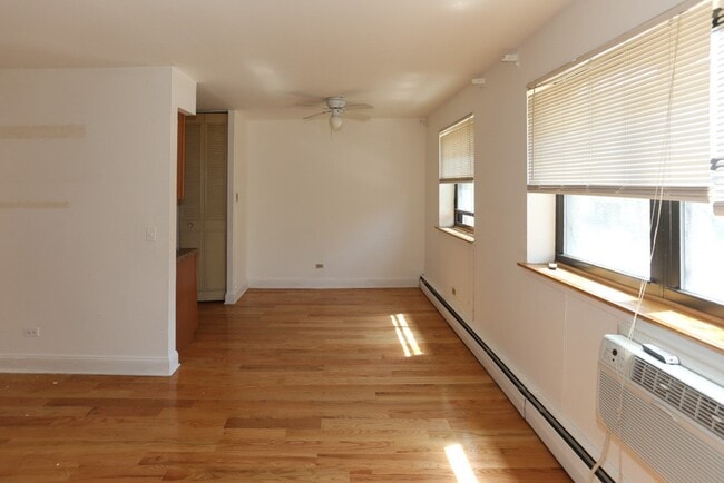 Photo - 502 W Briar Pl Unit J08W