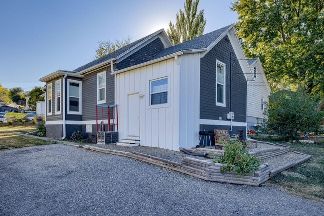 Photo - Charming 2 Bedroom Just Minutes from the Old Market!!