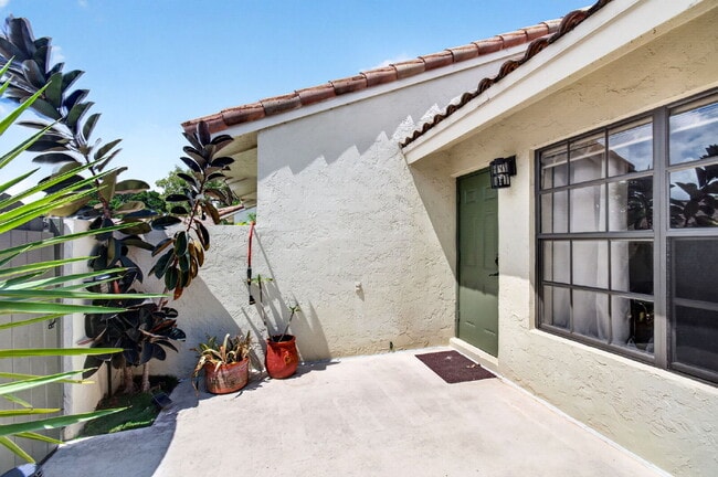 Photo - 460 Hardwood Pl