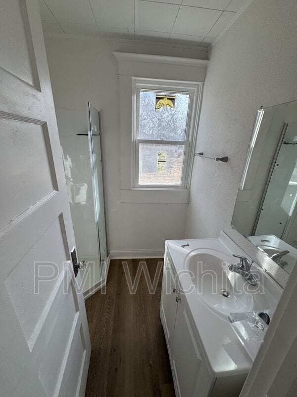 Photo - 258 S Poplar St