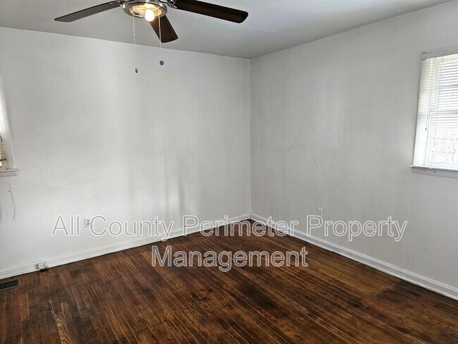 Photo - 1877 Chapman Ave