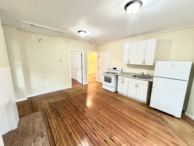 Building Photo - 135 W Main St Unit 4B Rental