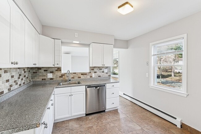 Building Photo - 145 Pleasant Valley Way Unit 2