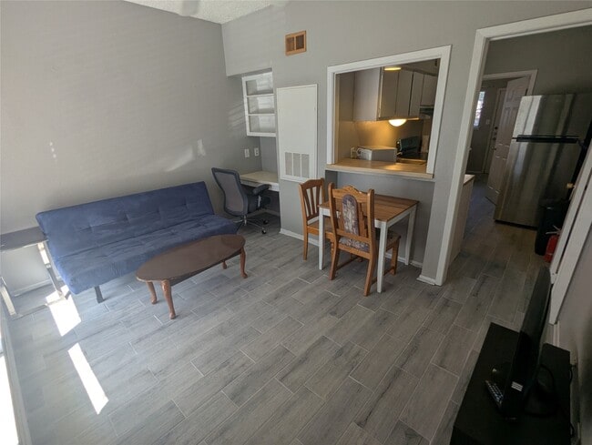Building Photo - 3000 Guadalupe St Unit 213 Rental