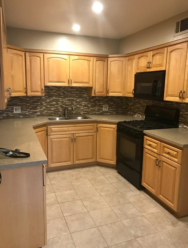 Photo - 12244 Magnolia Blvd