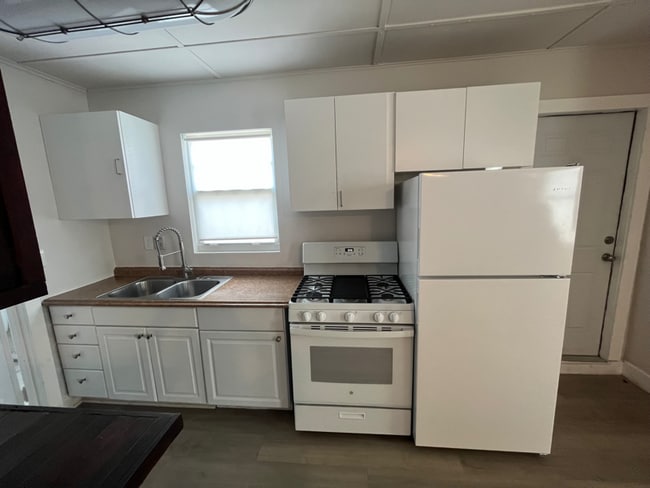 307 S J St