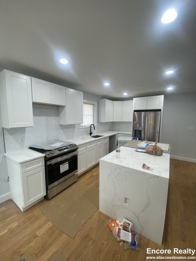 Building Photo - 68 Dimick St Unit 3 Rental