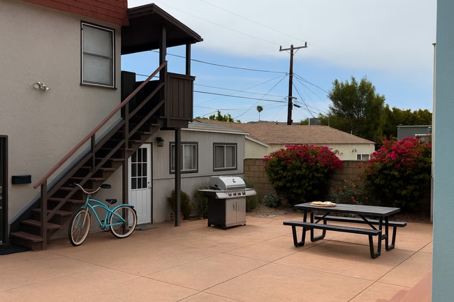 Garden Patio - 131 Montecito Ave Unit B