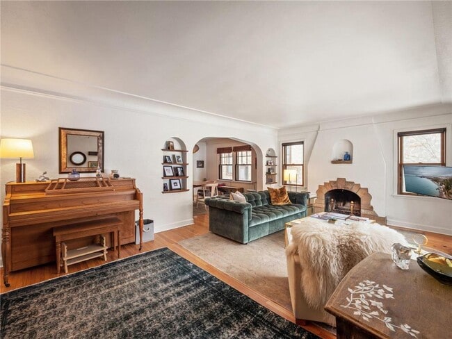 Photo - 4325 Chowen Ave S