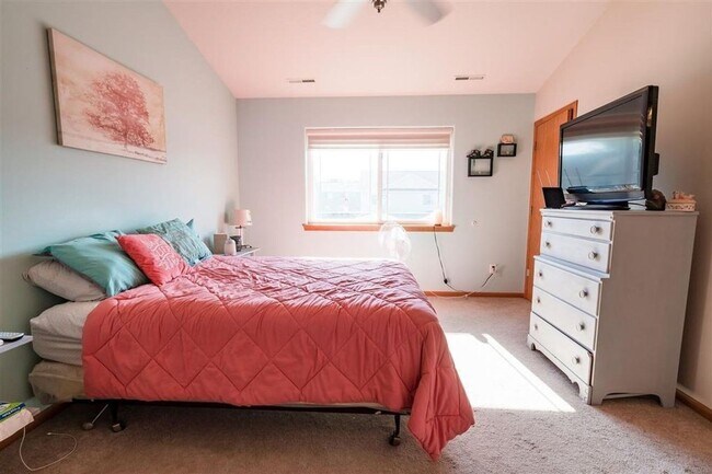 Photo - Must See! 2 Bedroom 2.5 Bath Condo