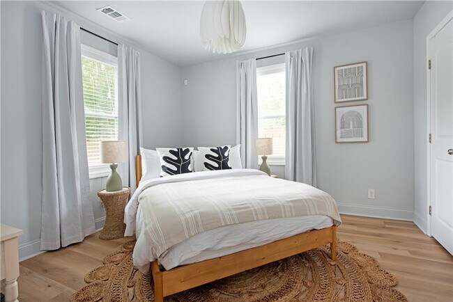 Photo - 187 Farrington Ave SE