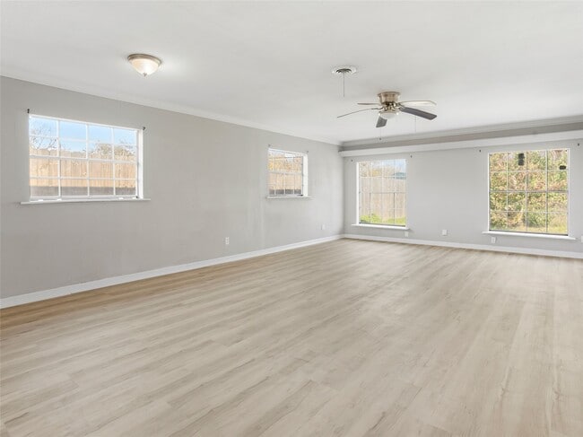 Photo - 1114 W 11th St