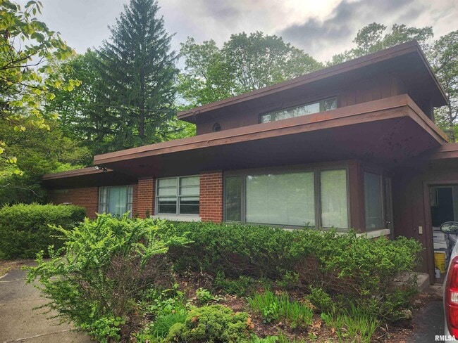 Building Photo - 151 W Detweiller Dr