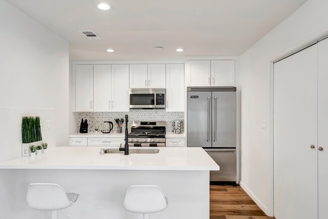 Photo - 22998 Valerio St