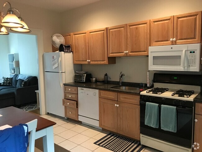 Building Photo - 12 Summer St Unit 1 Rental