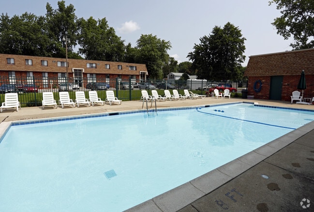 Hunt Club Apartments
