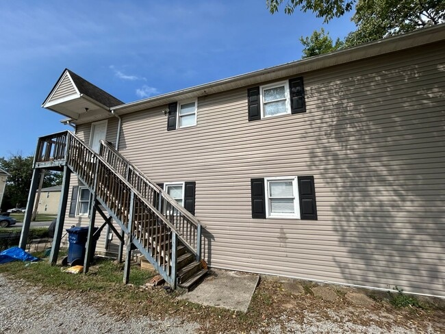 Building Photo - 205 Waller Ave Unit B
