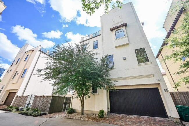 Building Photo - 1825 W 24th St