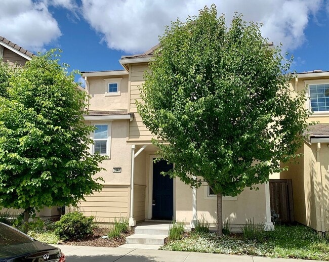 Two Story Home in Natomas, 3 bd/2.5ba, 2 c... - Two Story Home in Natomas, 3 bd/2.5ba, 2 c...