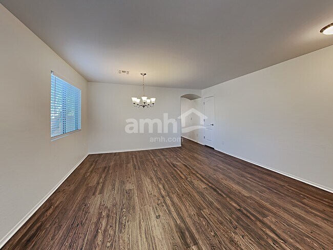 Photo - 23681 W La Salle St