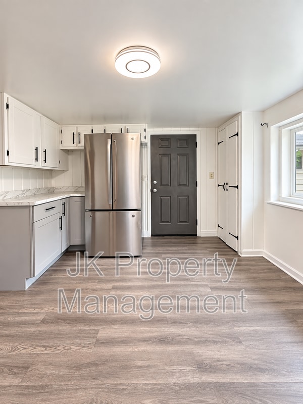 Photo - 720 9th Ave SW