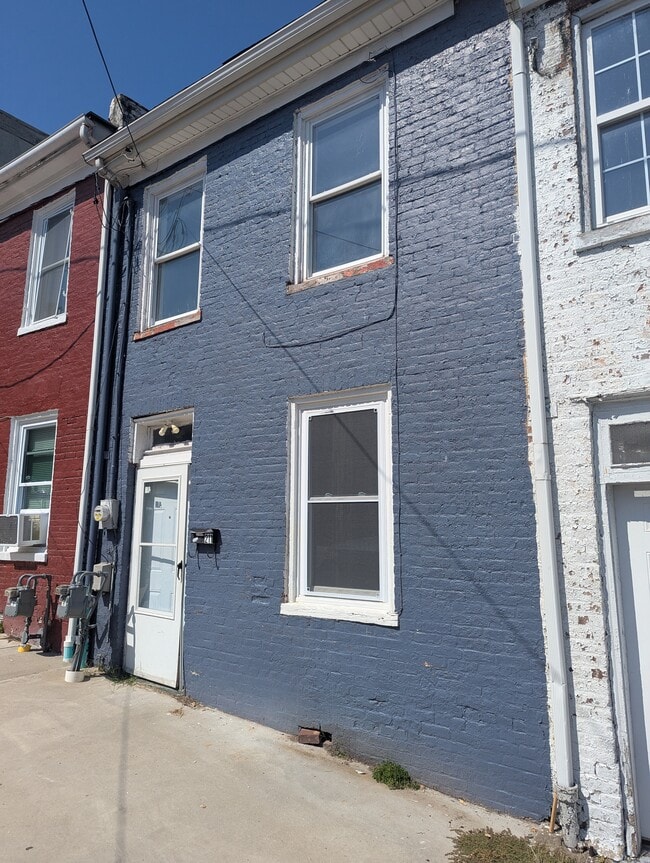 Building Photo - 211 Short St Rental