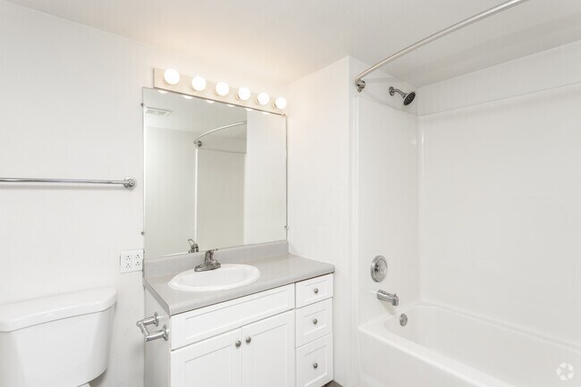 2BR, 1BA - Sinatra/1,034 SF