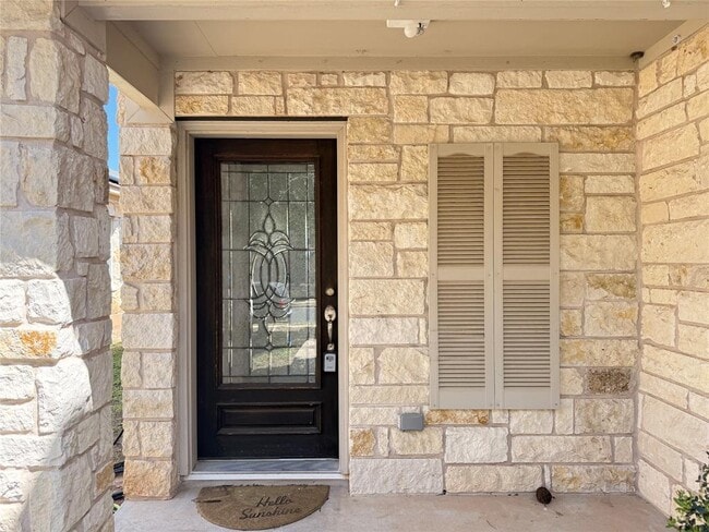 Photo - 279 Housefinch Loop