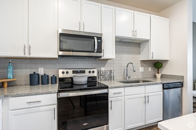 1BR, 1BA - 756SF